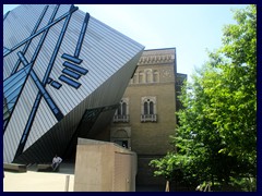 Toronto Bus Tour 267 - Royal Ontario Museum